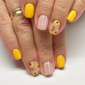 24 Pieces Fake press on nails